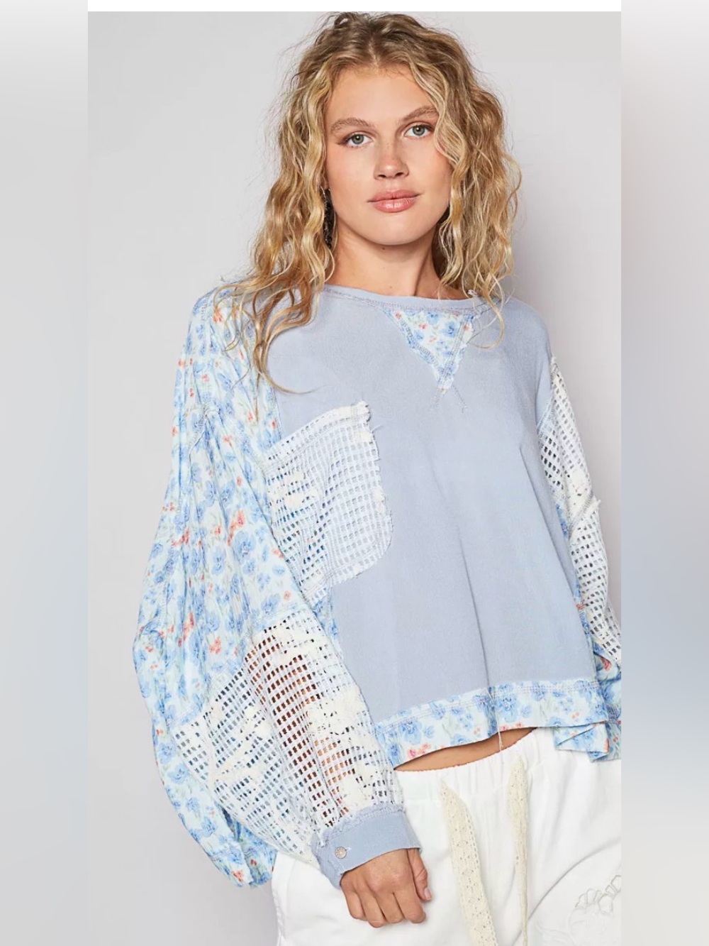 POL ROUND NECK CROPPED GAUZE FLORAL PATTERN TOP WITH OVERLOCK Size Small